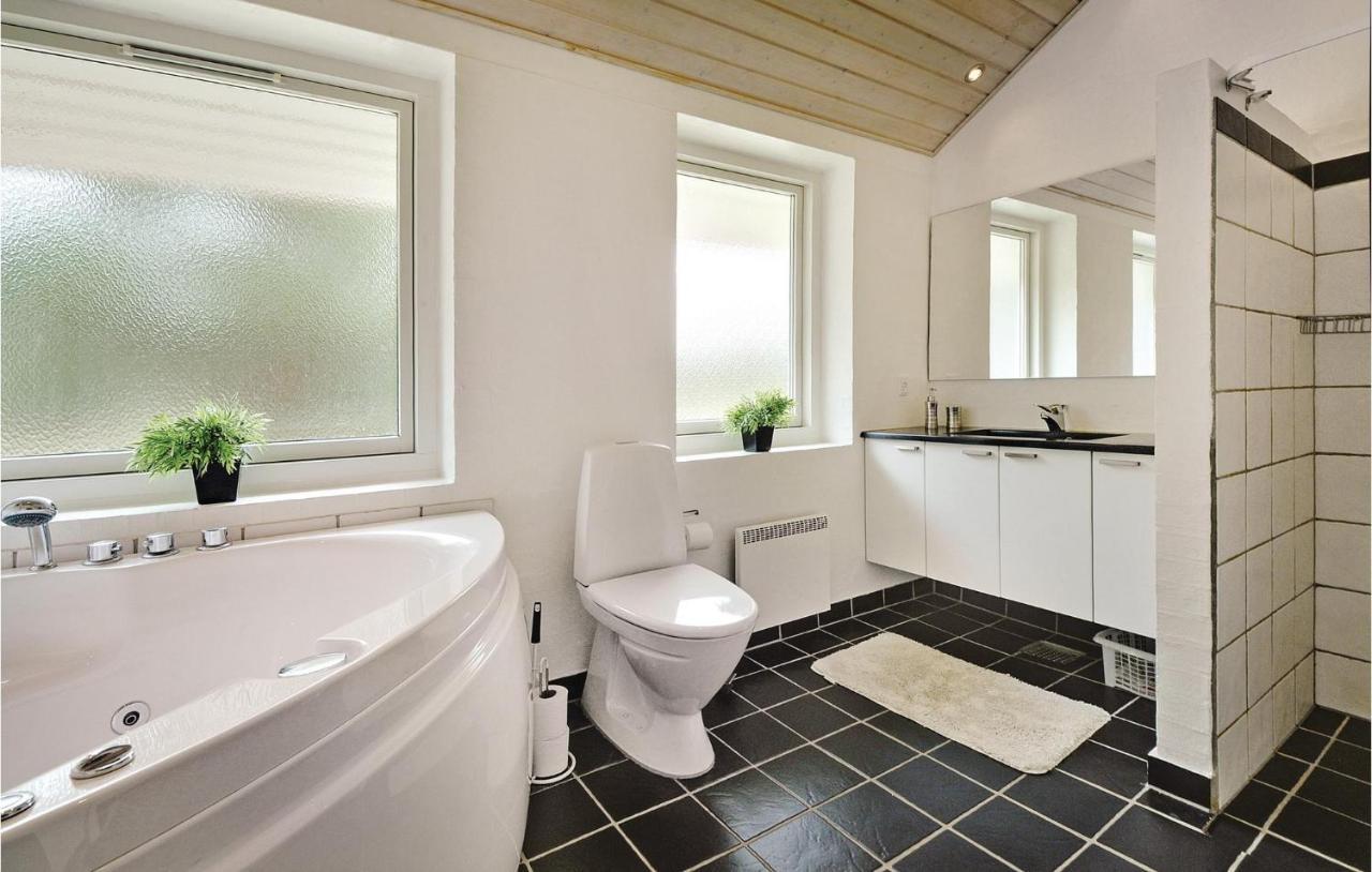 7 Bedroom Stunning Home In Herning Kolkaer Luaran gambar